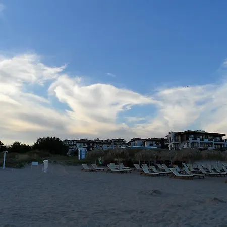 On The Sea At St Nicholas * צ'רנומורץ